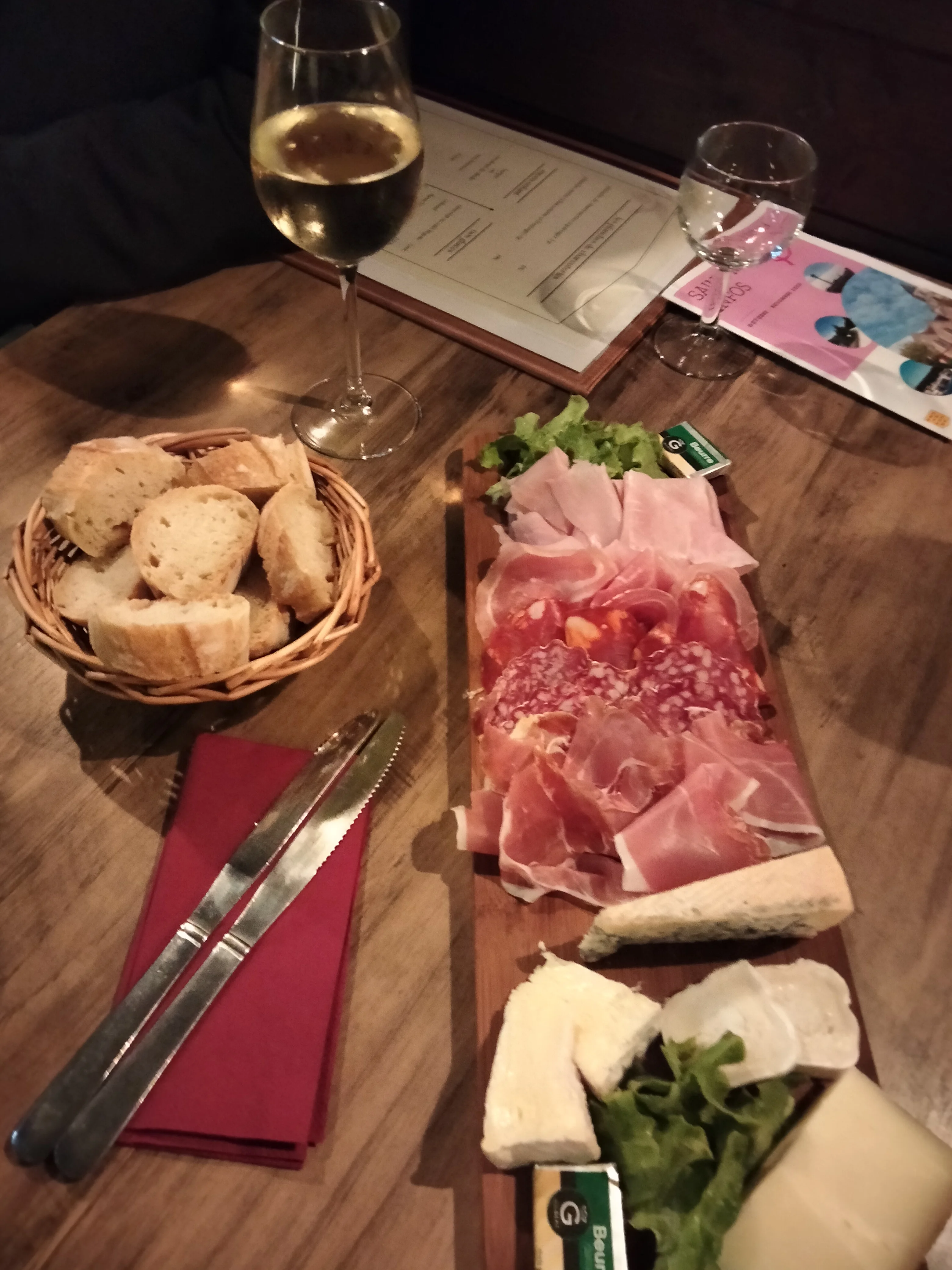 La planche mixte charcuterie et fromages