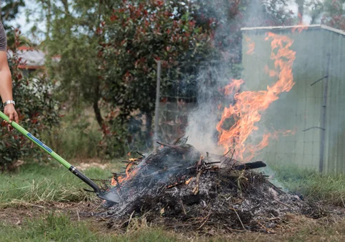 Brûler des déchets verts